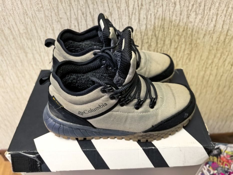 Продам зимние ботинки на мальчика 38р