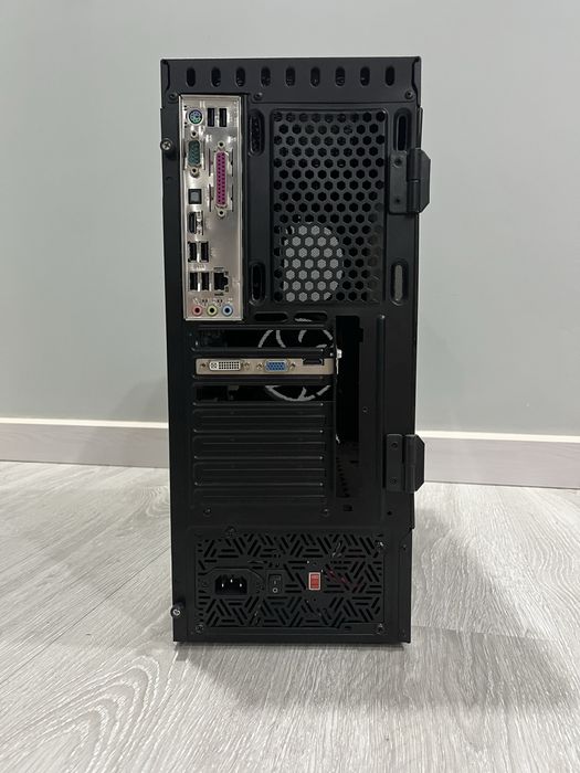 Компьютер с SSD для офиса и дома с монитором и клавиатурой