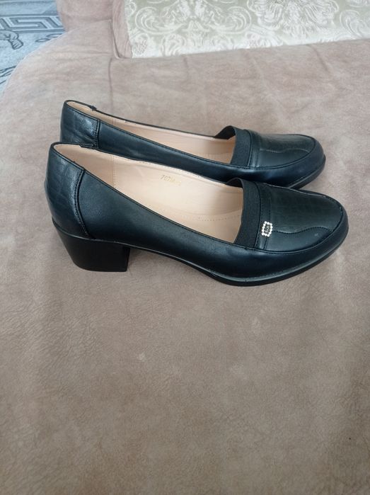 Продам женские туфли