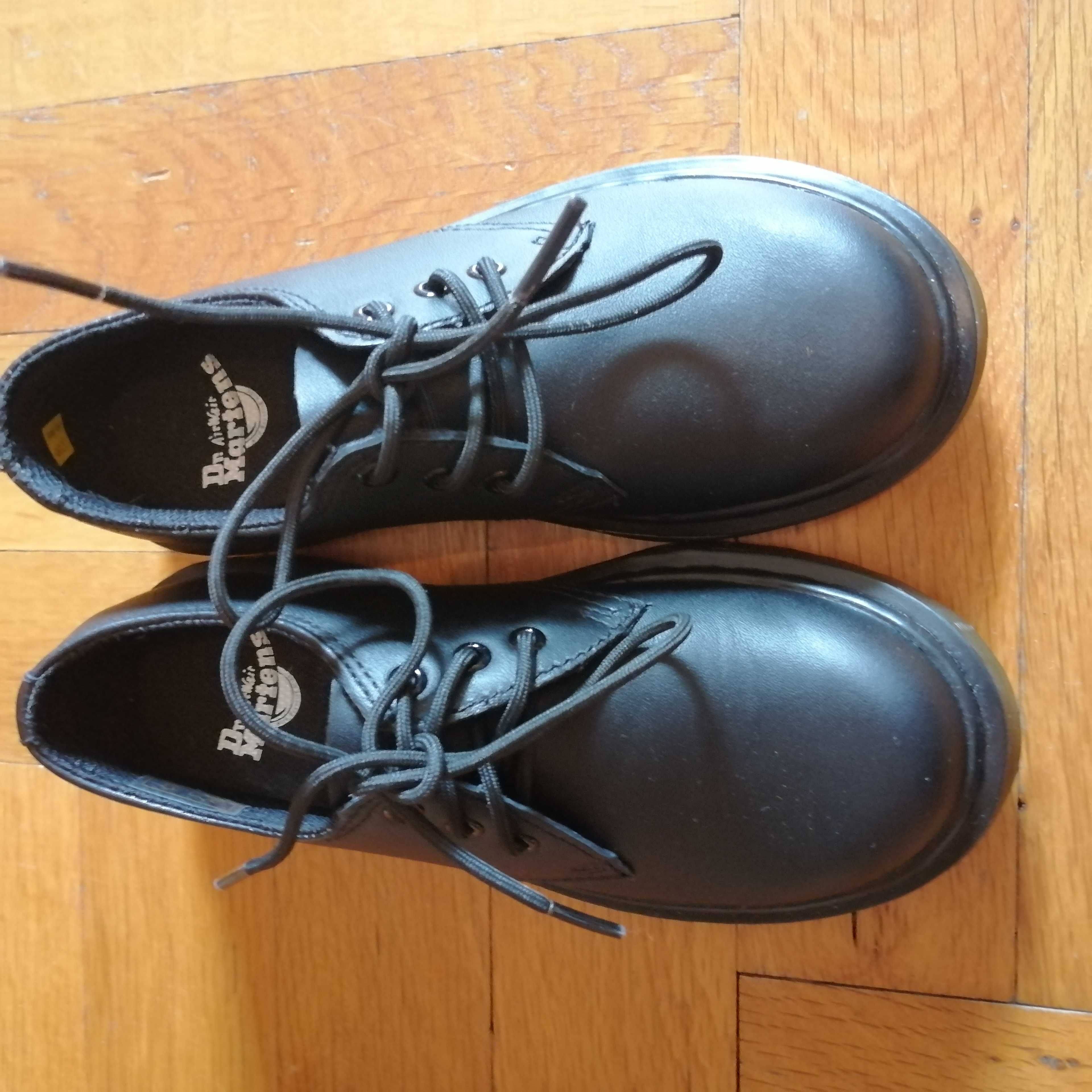 Обувки Dr. Martens