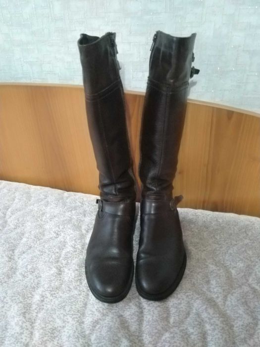 Ботуши, пантофки, спортни обувки