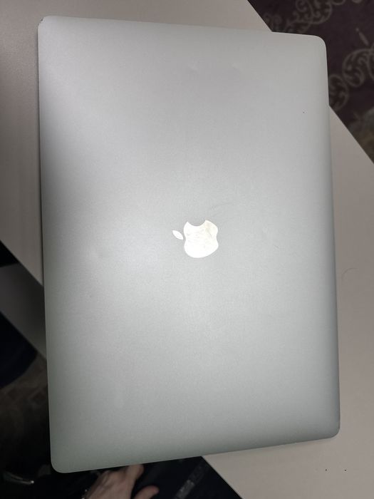 Продам Apple Macbook PRO 2019