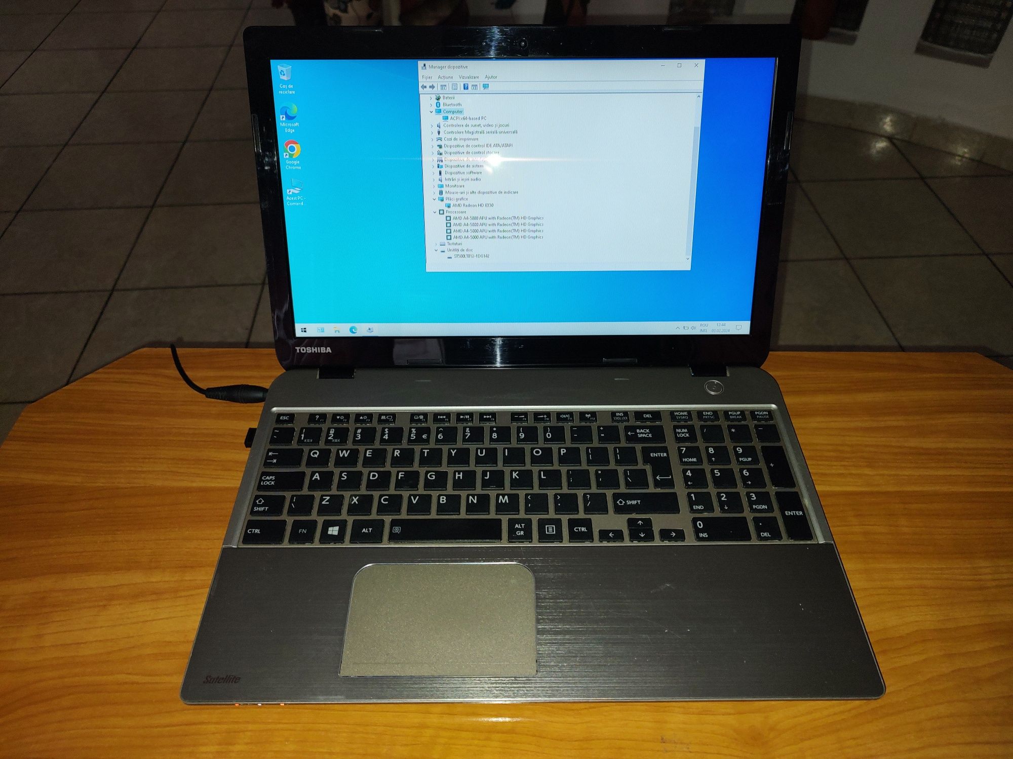 Laptop Toshiba M50 AMD A 4 5500APU 4gb RAM perfect functional