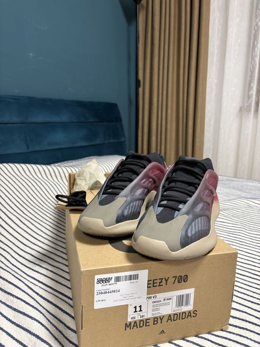 Обувки Yezzy 700