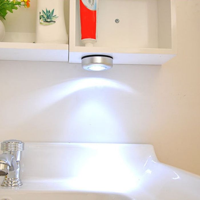 Сензорна LED лампа за шкафове гардероби таван стена килер светодиодна