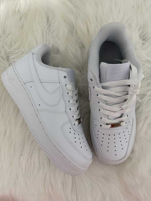 Nike af1 albi si negri