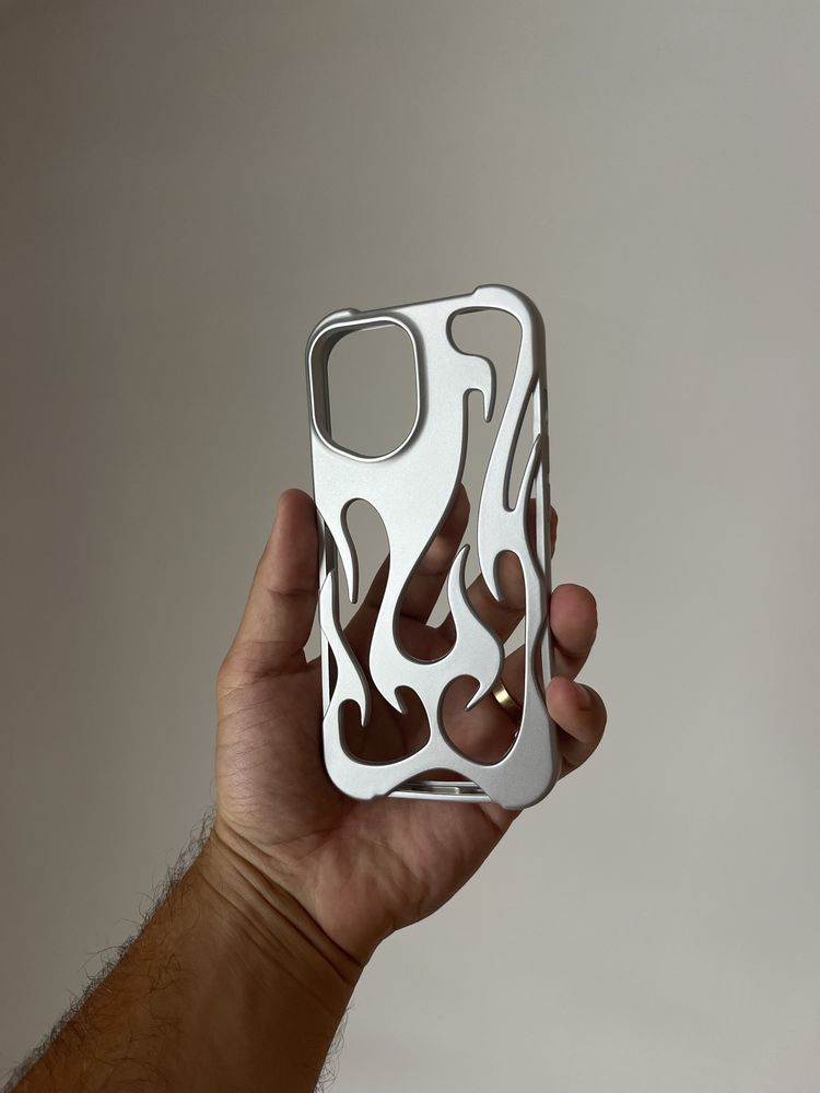 Husă Iphone 13 Nouă Flăcări Argintie Edgy Silver Unicat Metalizat