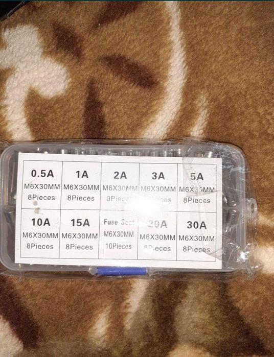 set sigurante cutie completa noua, calitative