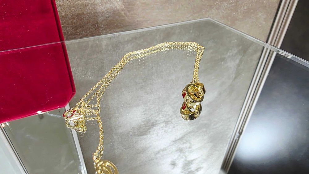 CARTIER Love Gold Pendant Дамско Колие