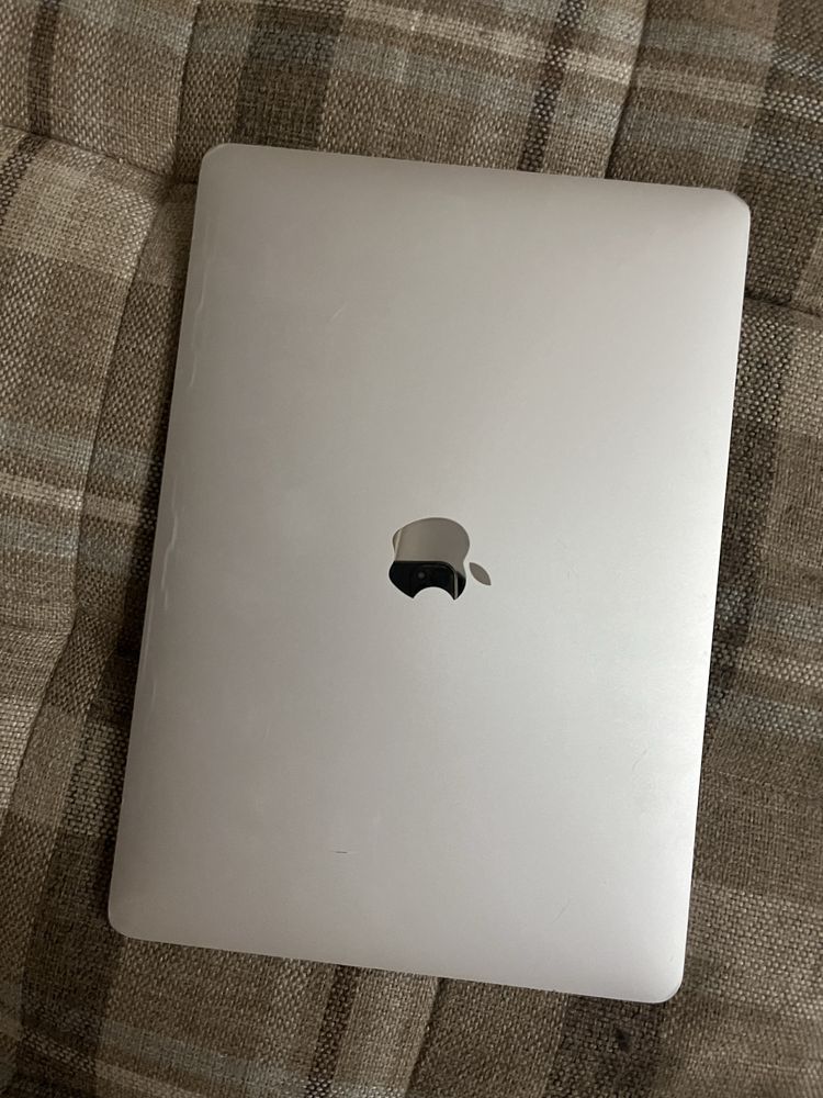 Macbook Pro 2017 sotiladi