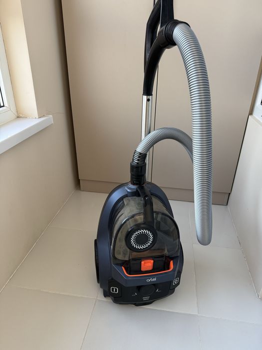 Продам Пылесос Artel, в отличном качестве.