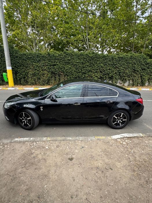 Vind auto Opel Insignia