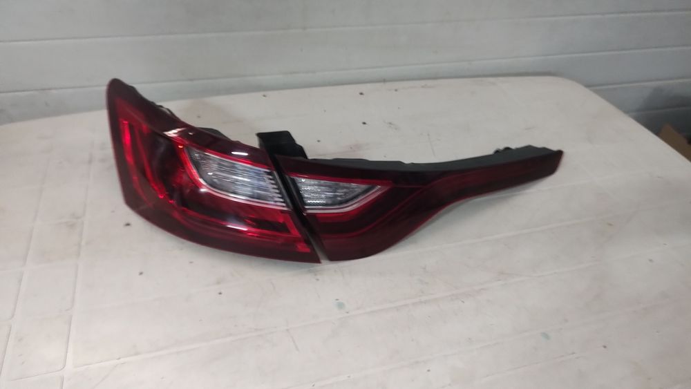 Lampa, stop stânga aripa Megan 4 cod 265558986R,