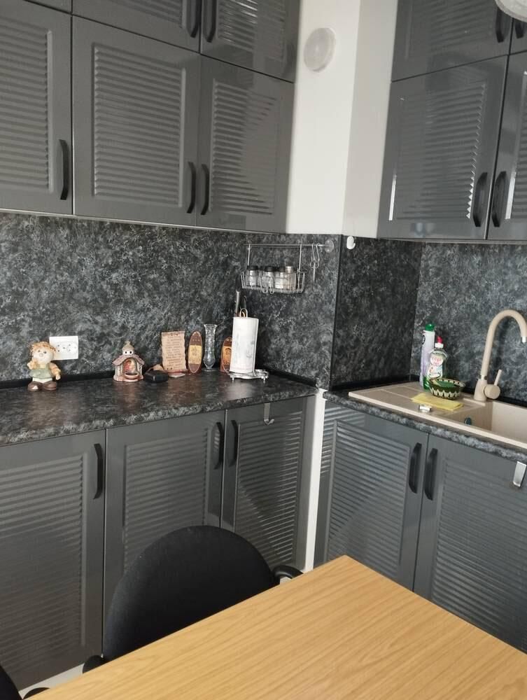Дава се под наем Тристаен апартамент в Бургас, Зорница - 98 кв.м за 765 € - Снимка #1