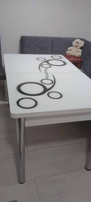 Vând masa sticla si 6 scaune bucătărie
