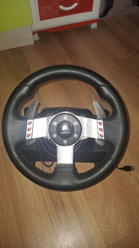 Продавам Logitech G27