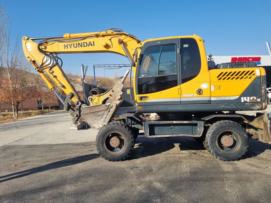 Hyundai 140 Sotiladi