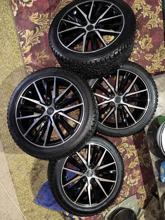 Шины с дисками R18 го размера(камри70-75)