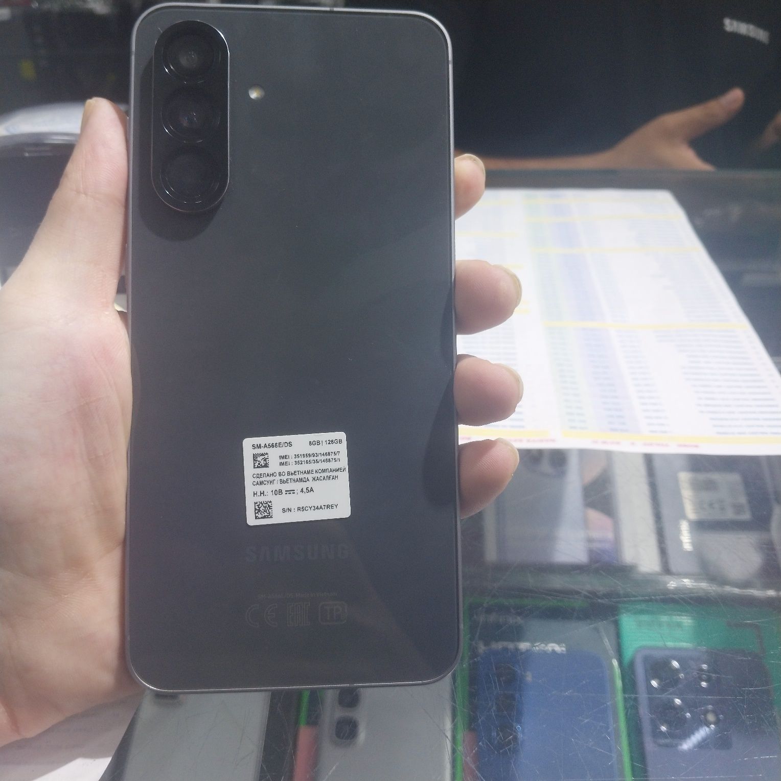 Samsung galaxy A56 garyantiyasi bilan xotira 256gb rang qora