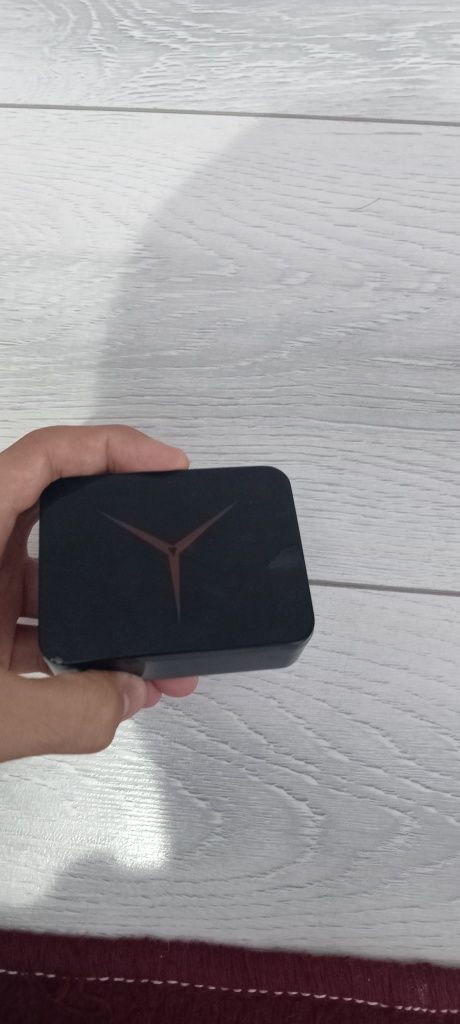 AirPods Mercedes безпроводной зарядчик