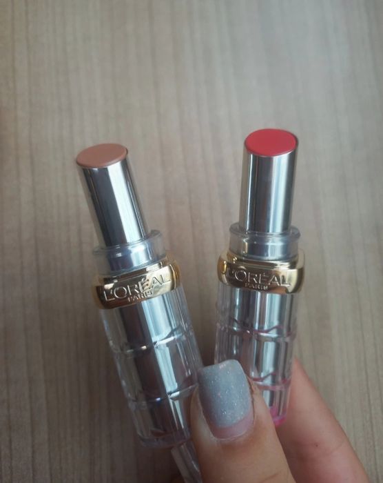 Vând rujuri LOREAL noi!