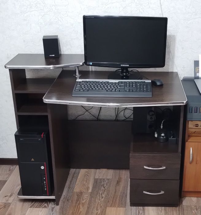 Компьютерный стол