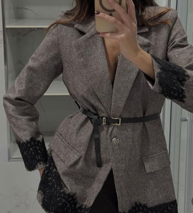 Уникално сако с дантела и колан