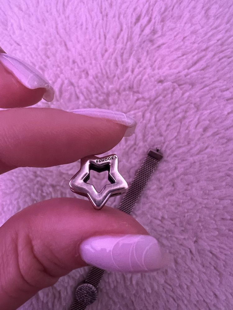 Гривна Pandora с талисмани