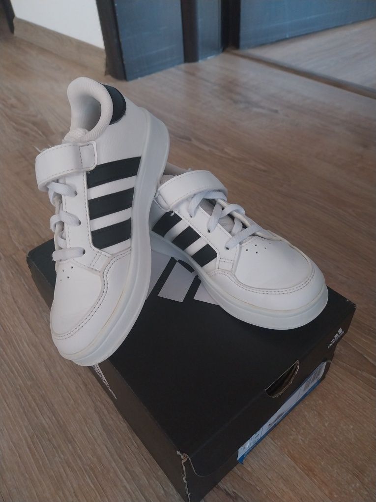 Детски маратонки на adidas