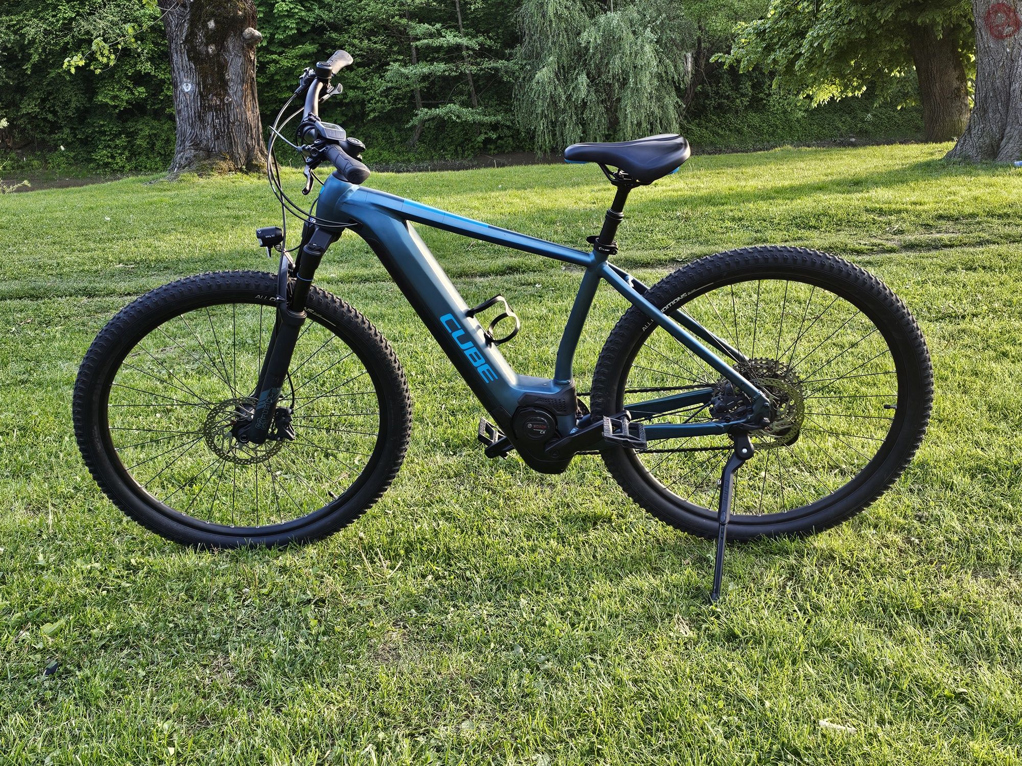 Bicicleta electrica  cube