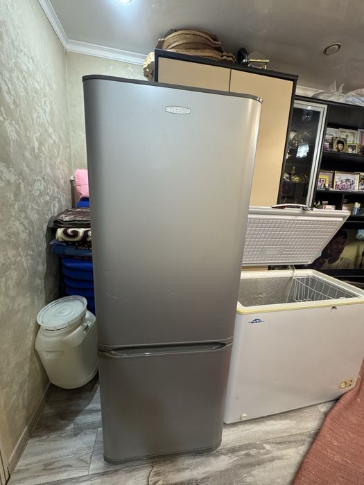 Холодильник б/у.