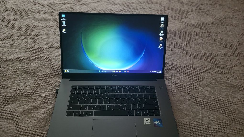 Продаю ноутбук Honor x15