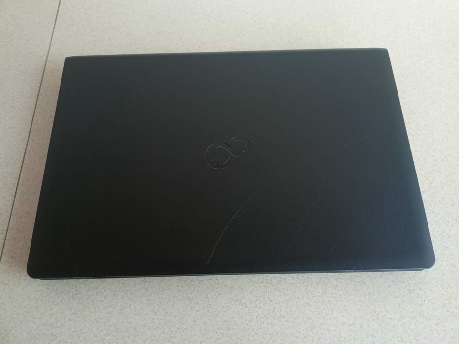 Laptop fujitsu A557 Display 15,6 FHD  I5-7200u ram 10 ddr4 SSD 256gb