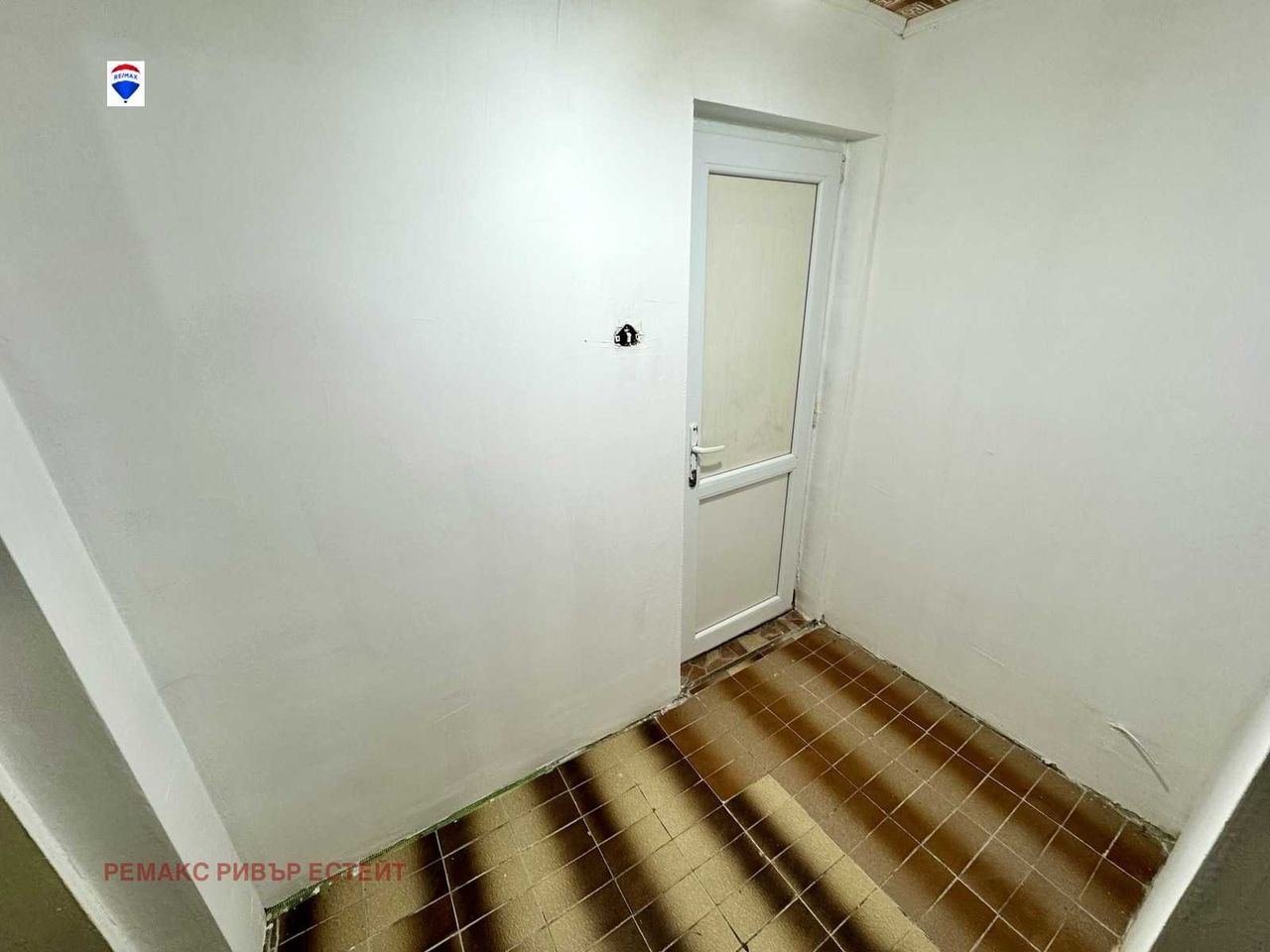 Продава се Едностаен апартамент в Русе, Дружба 2 - 45 кв.м за 576 €/кв.м - Снимка #8