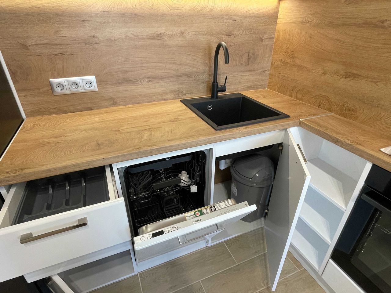 Дава се под наем Двустаен апартамент в София, Лозенец - 66 кв.м за 800 € - Снимка #15