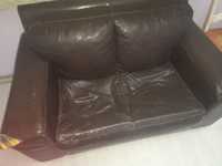 Продам диван двухместный кожаный