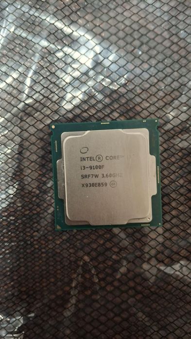 Procesor: i3-9100f + cooler 
Placa de baza: gigabyte h310m 2.0
Placa d