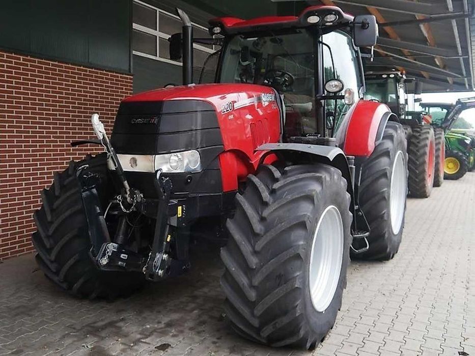 Колесный трактор Case IH Puma 220