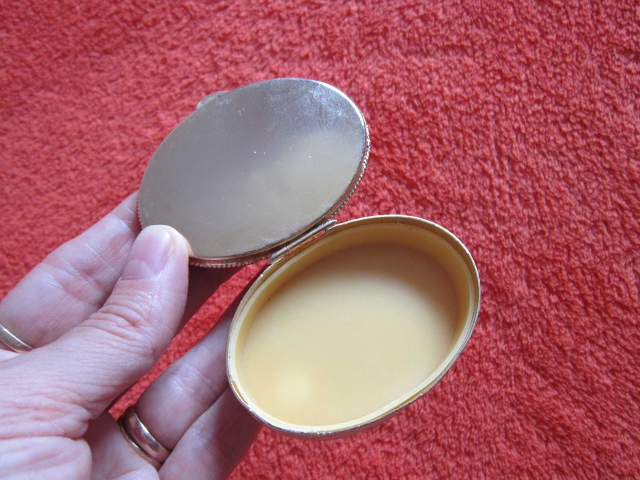 cadou rar cutie vintage pt bijuterii,pastile -colectie Anglia