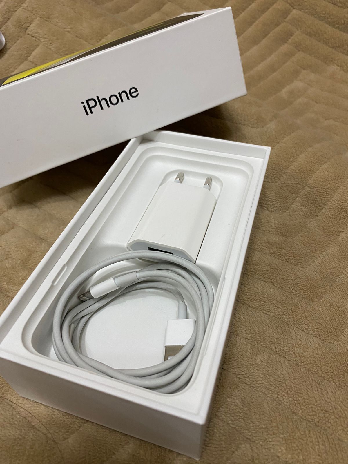 iPhone SE 2020 в хорошем сост.