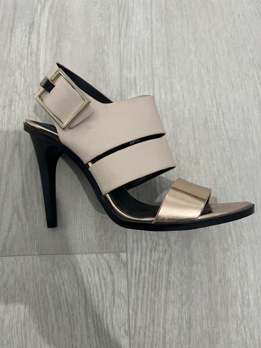 Pantofi Zara       noi