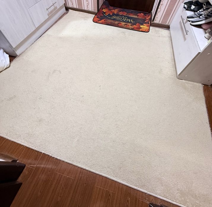 Ковер бежевый б/у