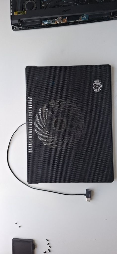 Cooler master pad за охлаждане на лаптоп