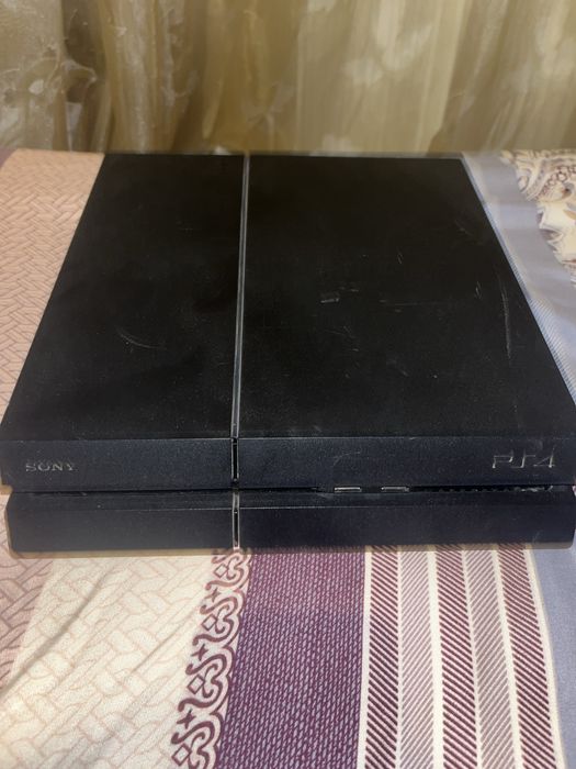 consola ps 4 cu 2 controllere