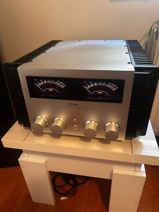 Superb! Amplificator high end CAV A8 monstru apr. 40 kg. Fara oferte!