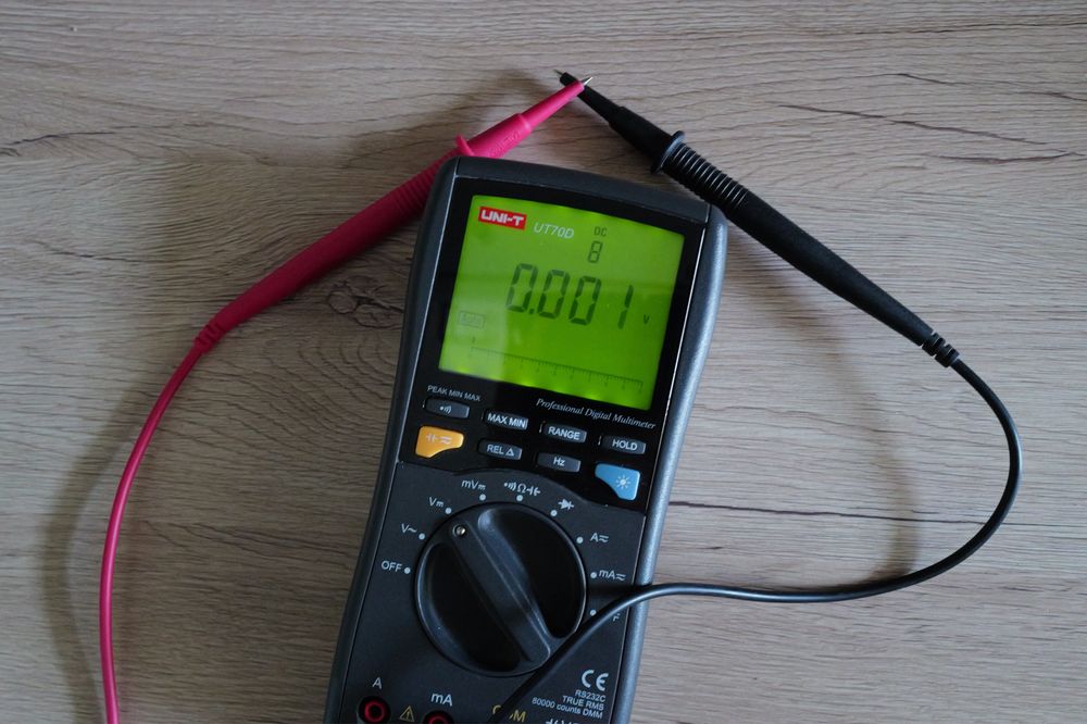 Multimetru UNI-T UT70D True RMS de Top stare perfecta
