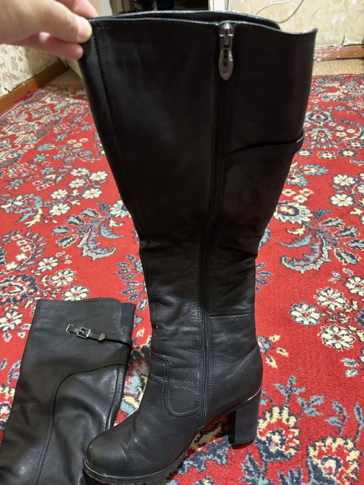 Продается сапоги женские кожаные размер 38 в отличном состояний