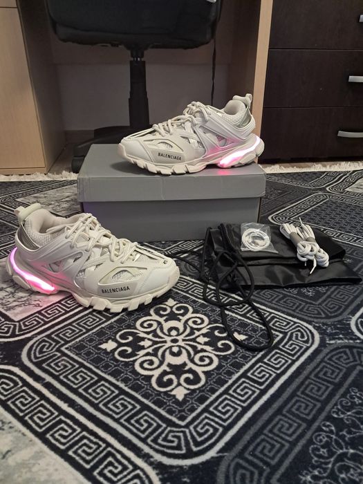 Balenciaga LED track albi