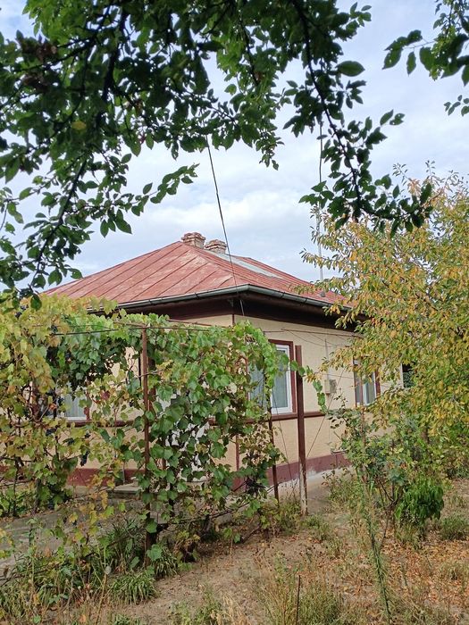 Vând casa cu teren 1000 m2