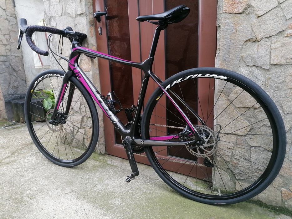 Шосеен GIANT - Liv  Carbon, 2*11 Shimano 105, хидравлични спирачки